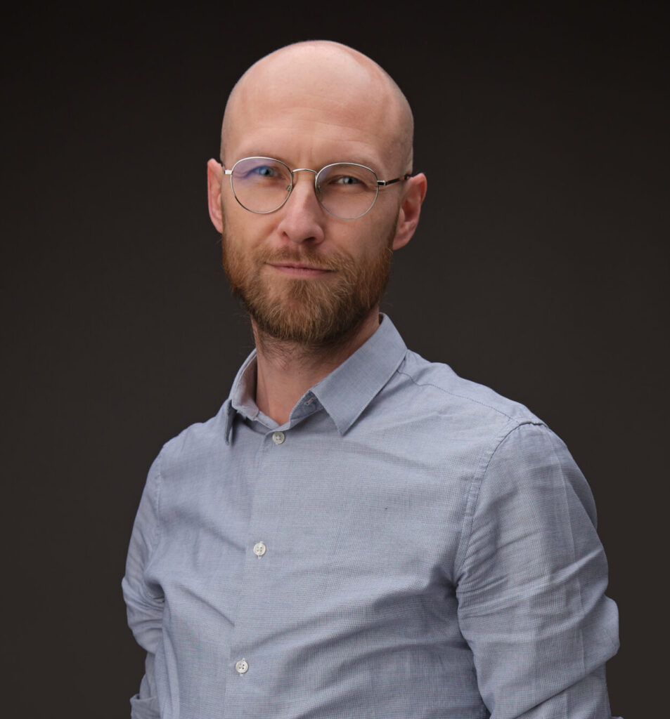 Psycholog wspierający dzieci, młodzież, rodziców i nauczycieli – Maciej Barczak